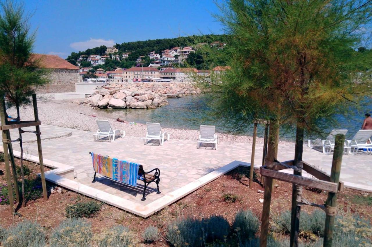 Apartments By The Sea Jelsa, Hvar - 11319 Jelsa  Buitenkant foto
