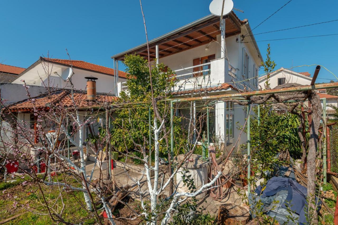 Apartments By The Sea Jelsa, Hvar - 11319 Jelsa  Buitenkant foto