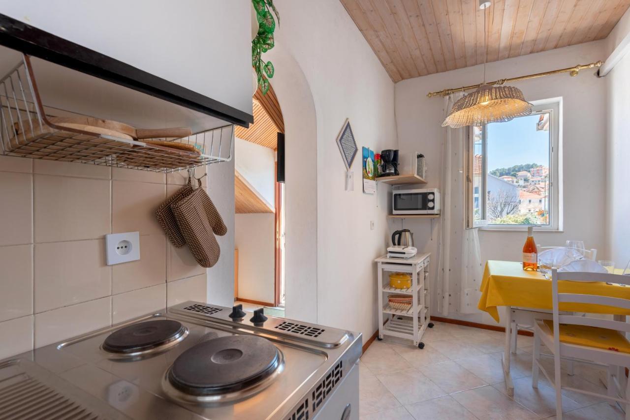 Apartments By The Sea Jelsa, Hvar - 11319 Jelsa  Buitenkant foto